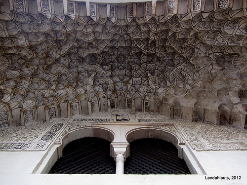 Corral del Carbòn, Granada, Spain © landalauts with CCLicense