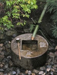 Tsukubai at Ryōan-ji temple in Kyoto. The inscription reads, "I only know plenty." © Michael Maggs with CCLicense
