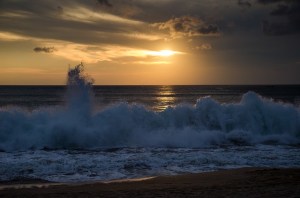waves-384668_640
