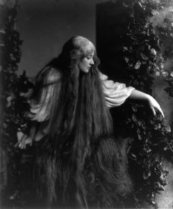 Soprano Mary Garden in Debussy's Pelléas et Méĺisande Public Domain Image via The Library of Congress