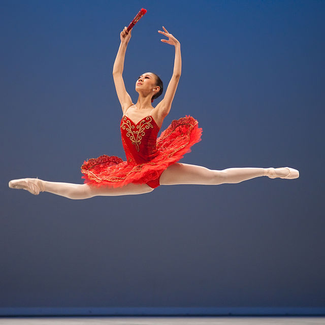 A grand jeté © Fanny Schertzer with CCLicense
