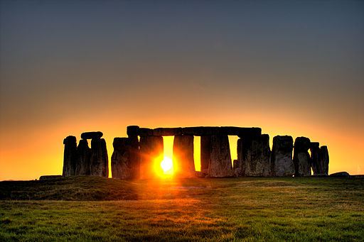 512px-stonehenge_sun.jpg