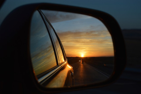 rear-view-mirror-835085_640.jpg