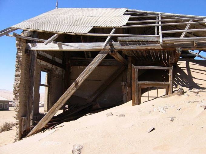 800px-Lehrerhaus_Kolmannskuppe_01