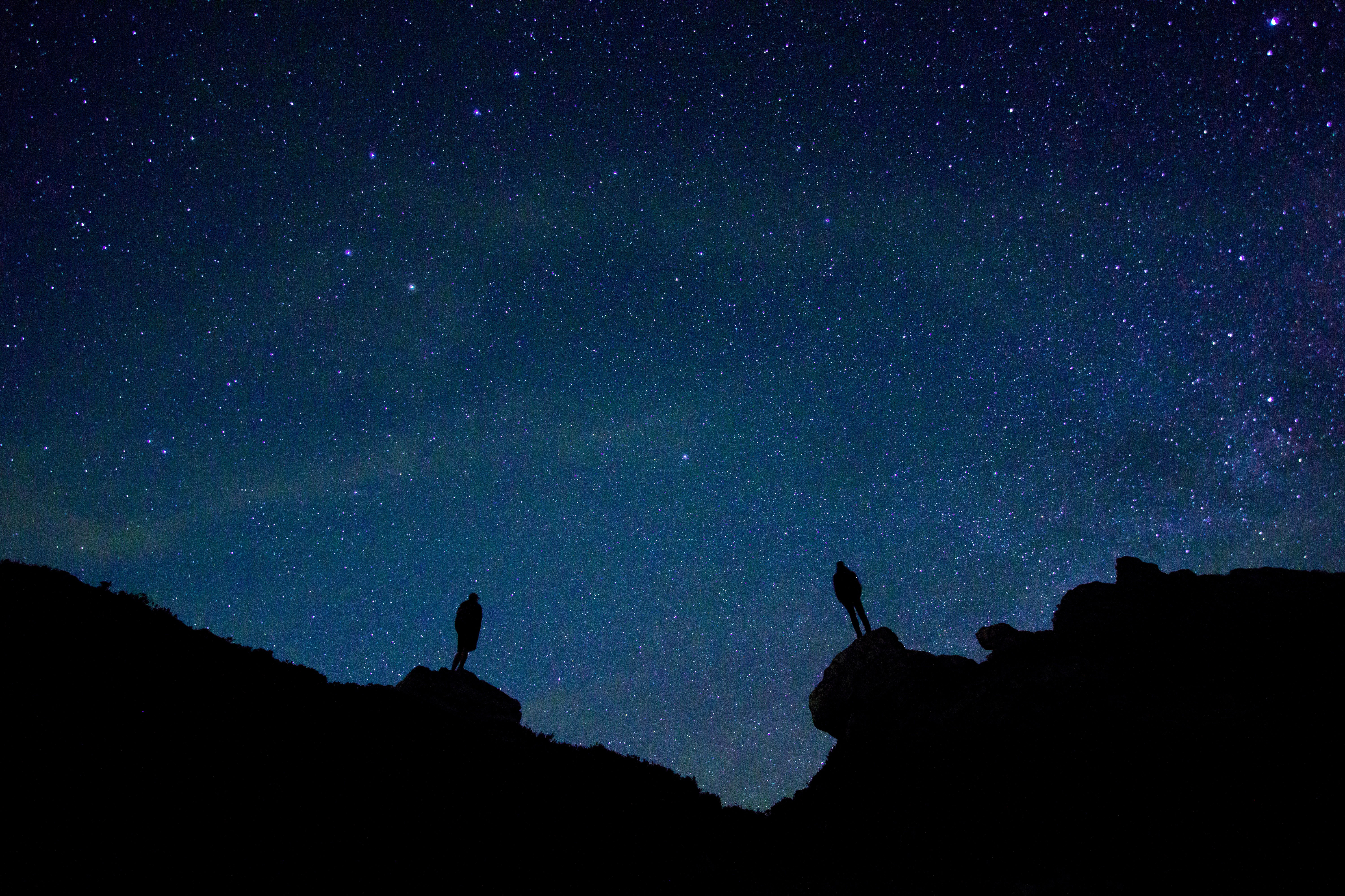 two-people-watching-the-stars.jpg